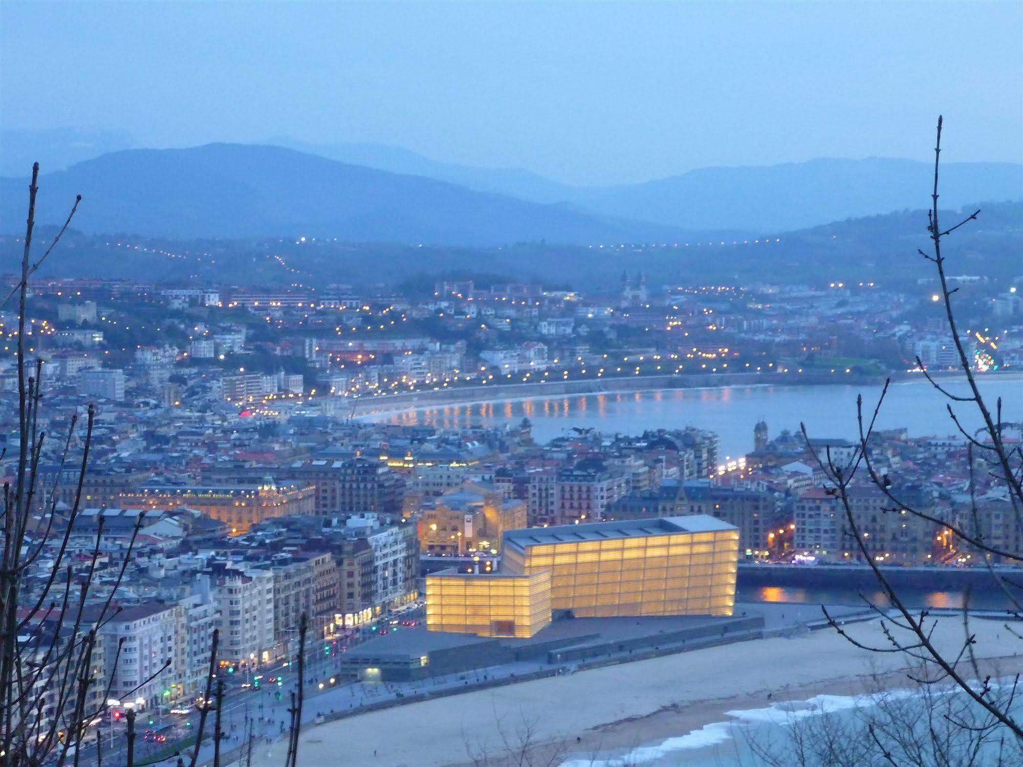 Hotel Record San Sebastián Esterno foto